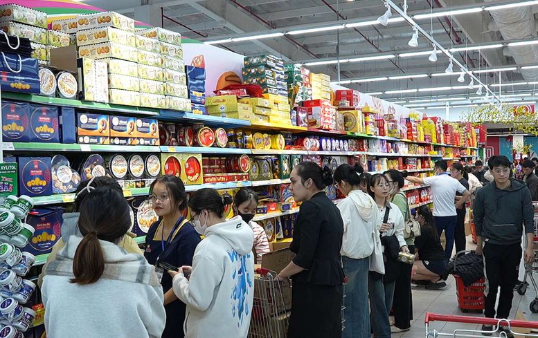 Thị trường mùng 4 Tết Không khan hàng, giá các mặt hàng thiết yếu ổn định