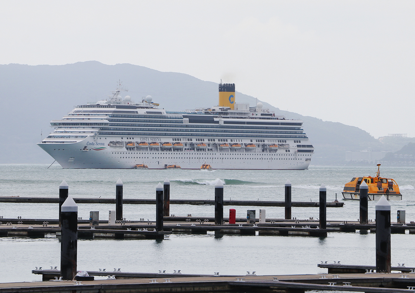 Siêu du thuyền Costa Serena đưa hơn 3 500 du khách xông đất Nha Trang