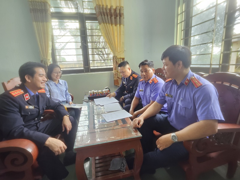 Chuyện về Kiểm sát viên tận tâm bám đảo