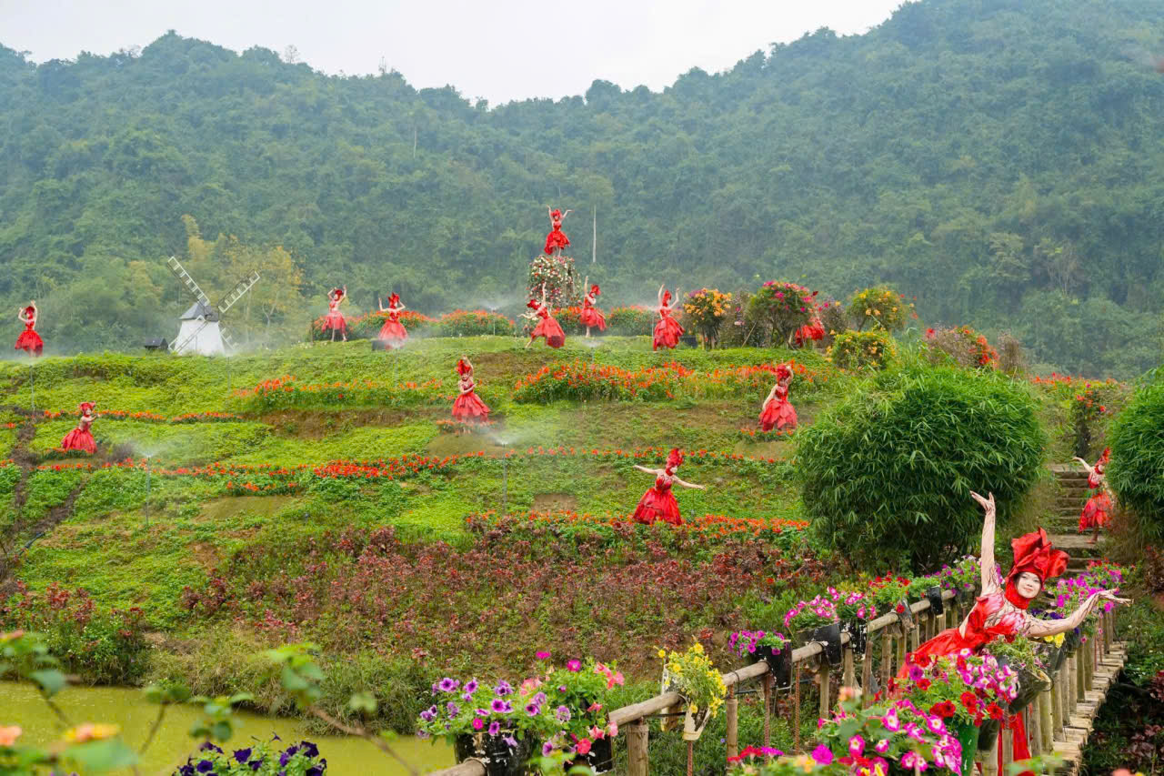 Ninh Bình đón gần 2 triệu lượt khách dịp Tết Nguyên đán