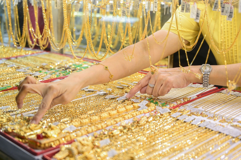 Cá nhân mua bán vàng nhẫn 9999 của nhau, có bị xử phạt hành chính không