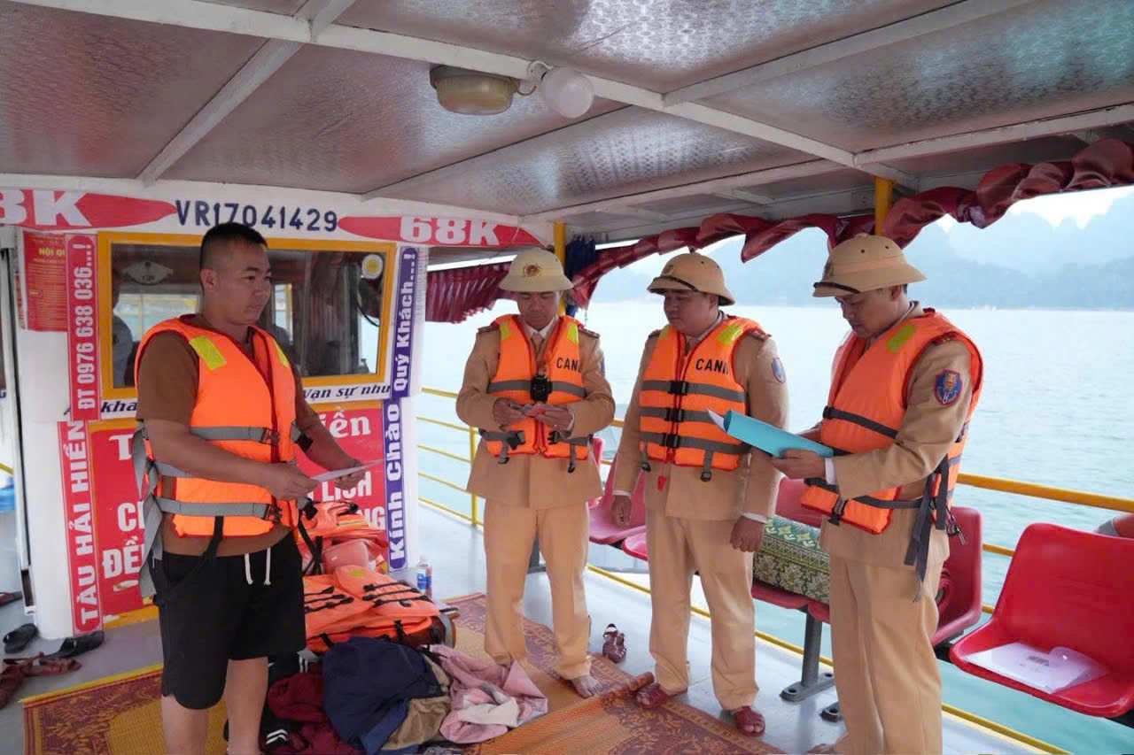 Yêu cầu siết chặt quản lý, phòng ngừa tai nạn giao thông đường thủy