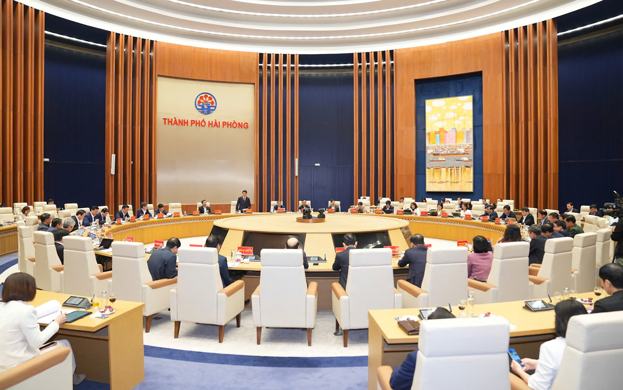 Hải Phòng yêu cầu dừng đi lễ hội giờ làm việc, cấm dùng xe công đi chúc Tết