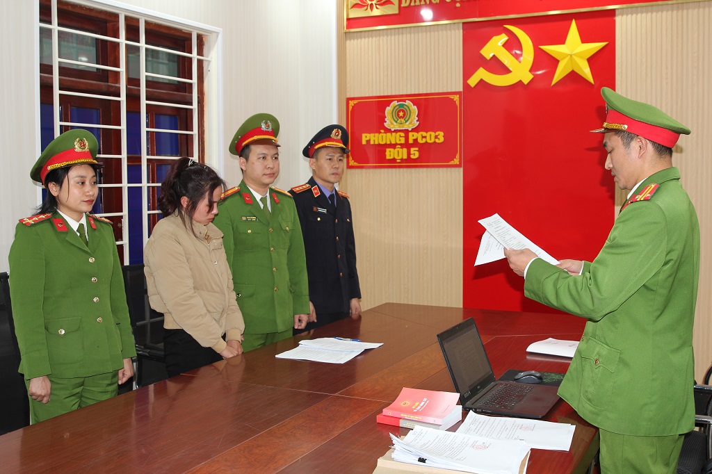 Phê chuẩn khởi tố đối tượng sản xuất 60 000 lít giấm giả