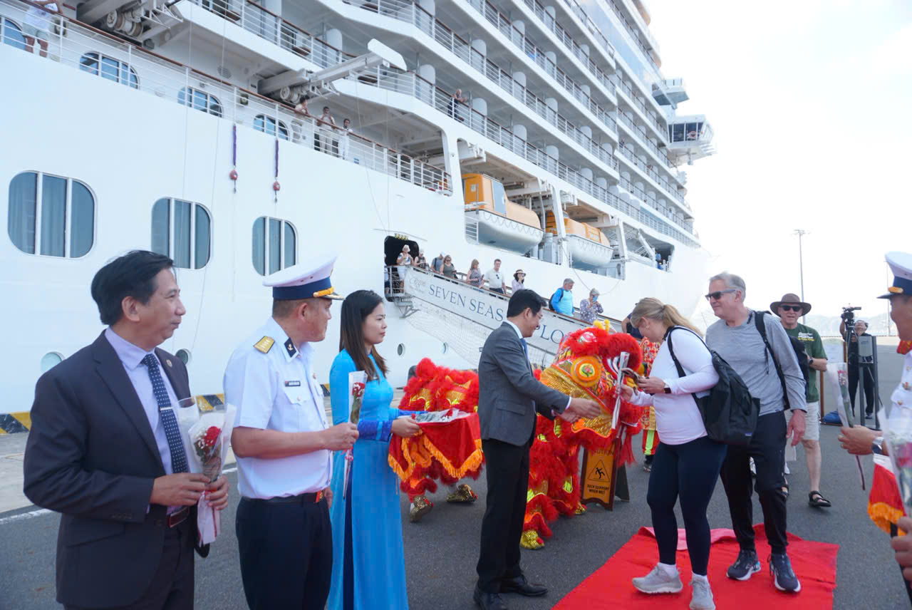 Cảng Cam Ranh, Khánh Hòa đón du thuyền đầu tiên trong năm mới Bính Ngọ