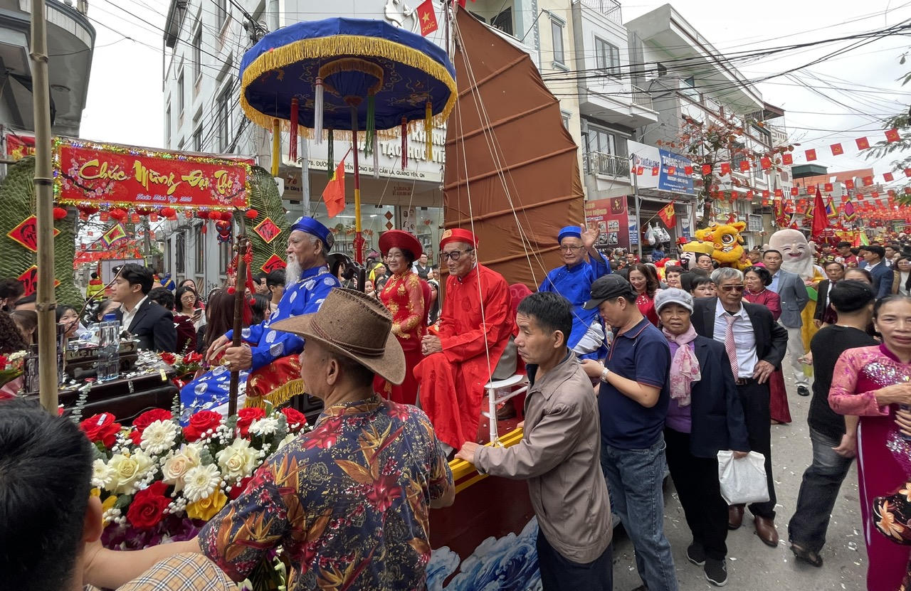 Quảng Ninh Lễ rước “cụ Thượng” ở đảo Hà Nam, tôn vinh đạo hiếu đầu xuân