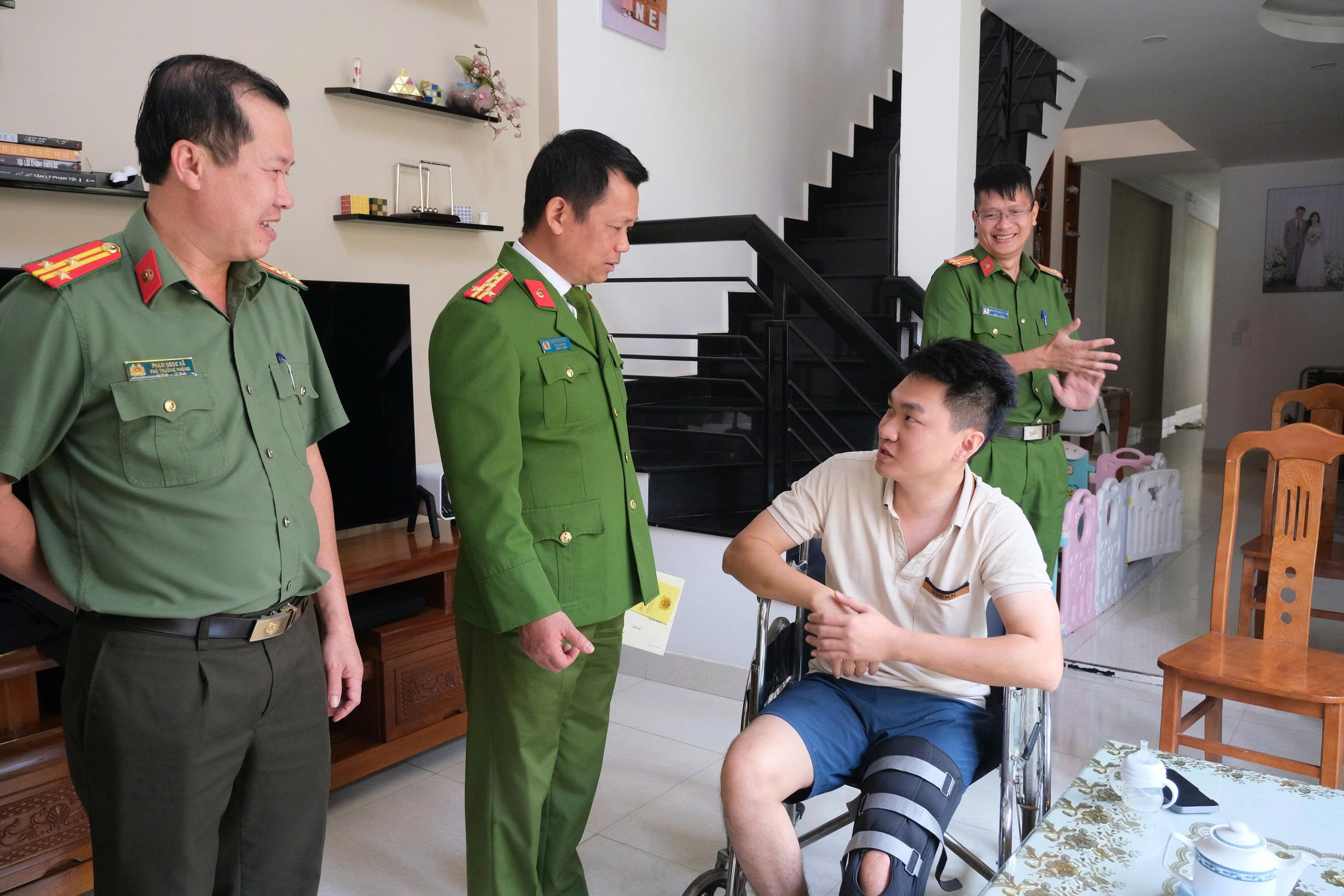 Đại úy Công an bị đối tượng tấn công trong lúc làm nhiệm vụ