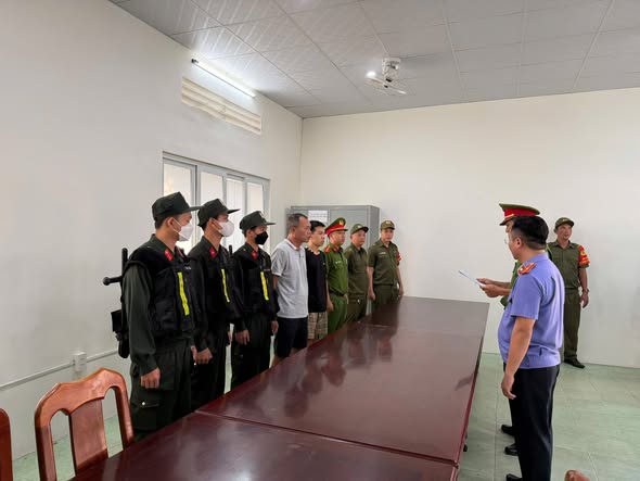 Tạm giữ 2 đối tượng “gây rối trật tự công cộng” tại phường Vũng Tàu