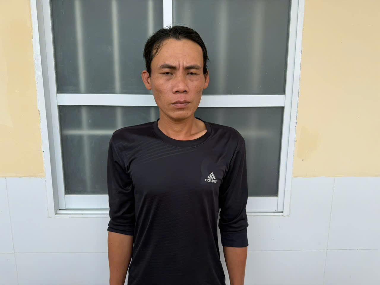 Công an xã Hồ Đắc Kiện vận động thành công đối tượng truy nã ra đầu thú