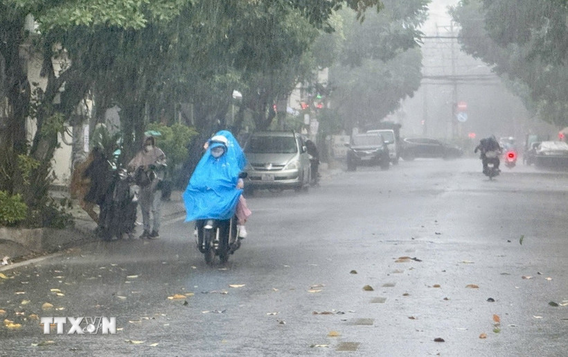 Miền Bắc tiếp tục có mưa rào và dông trước khi bước vào đợt nắng kéo dài