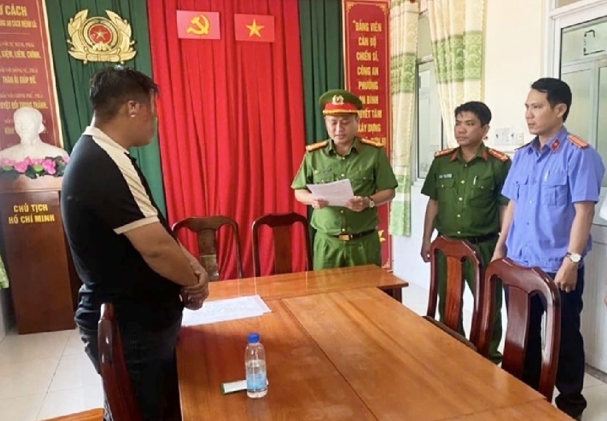 Phê chuẩn Quyết định khởi tố bị can và Lệnh tạm giam đối với nhân viên tham ô tài sản