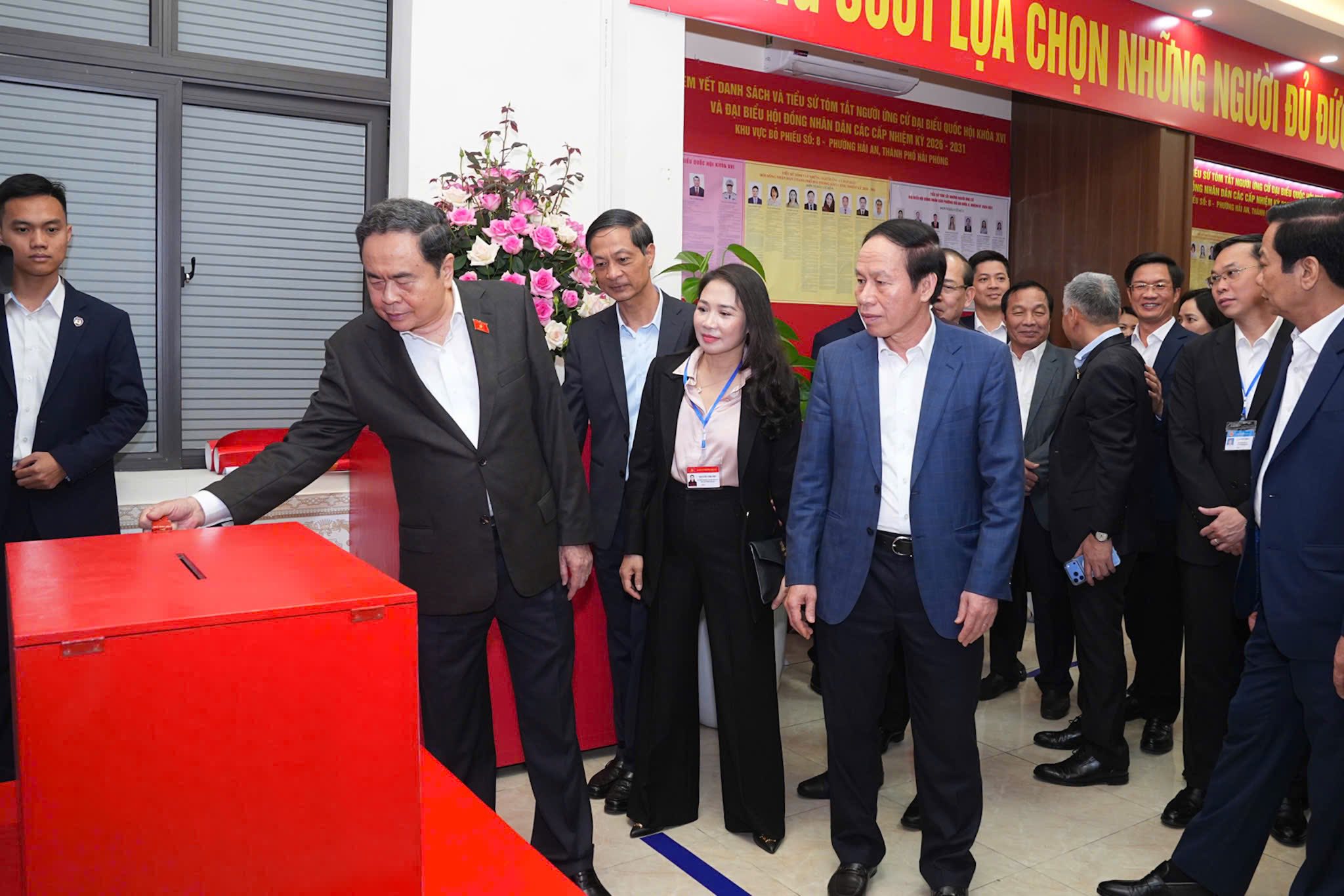 Chủ tịch Quốc hội Trần Thanh Mẫn kiểm tra công tác chuẩn bị bầu cử tại TP Hải Phòng