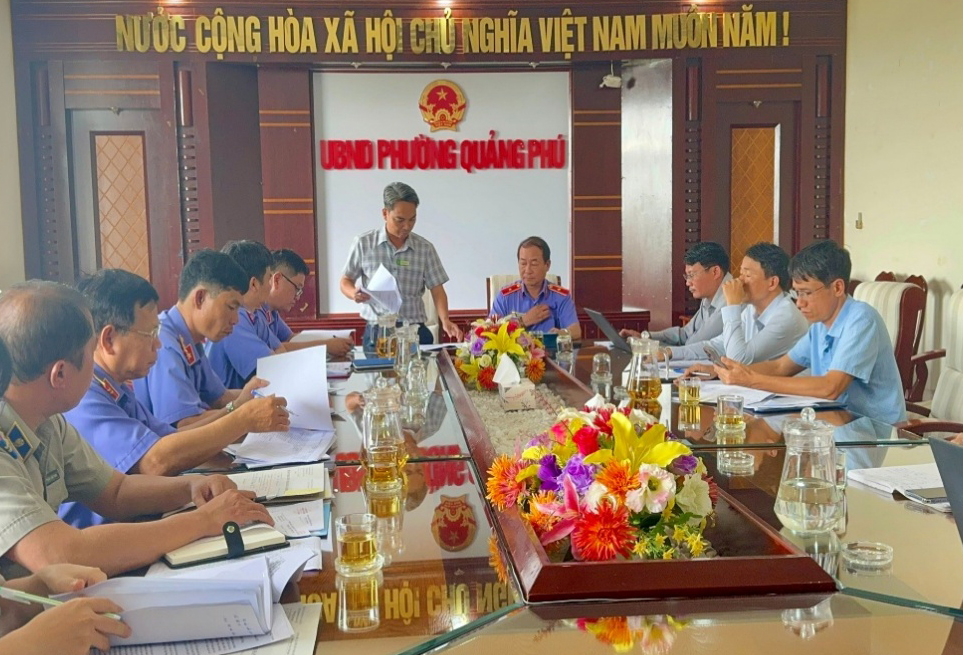 VKSND TP Đà Nẵng kiểm tra tiến độ thi hành án hành chính tại UBND phường Quảng Phú