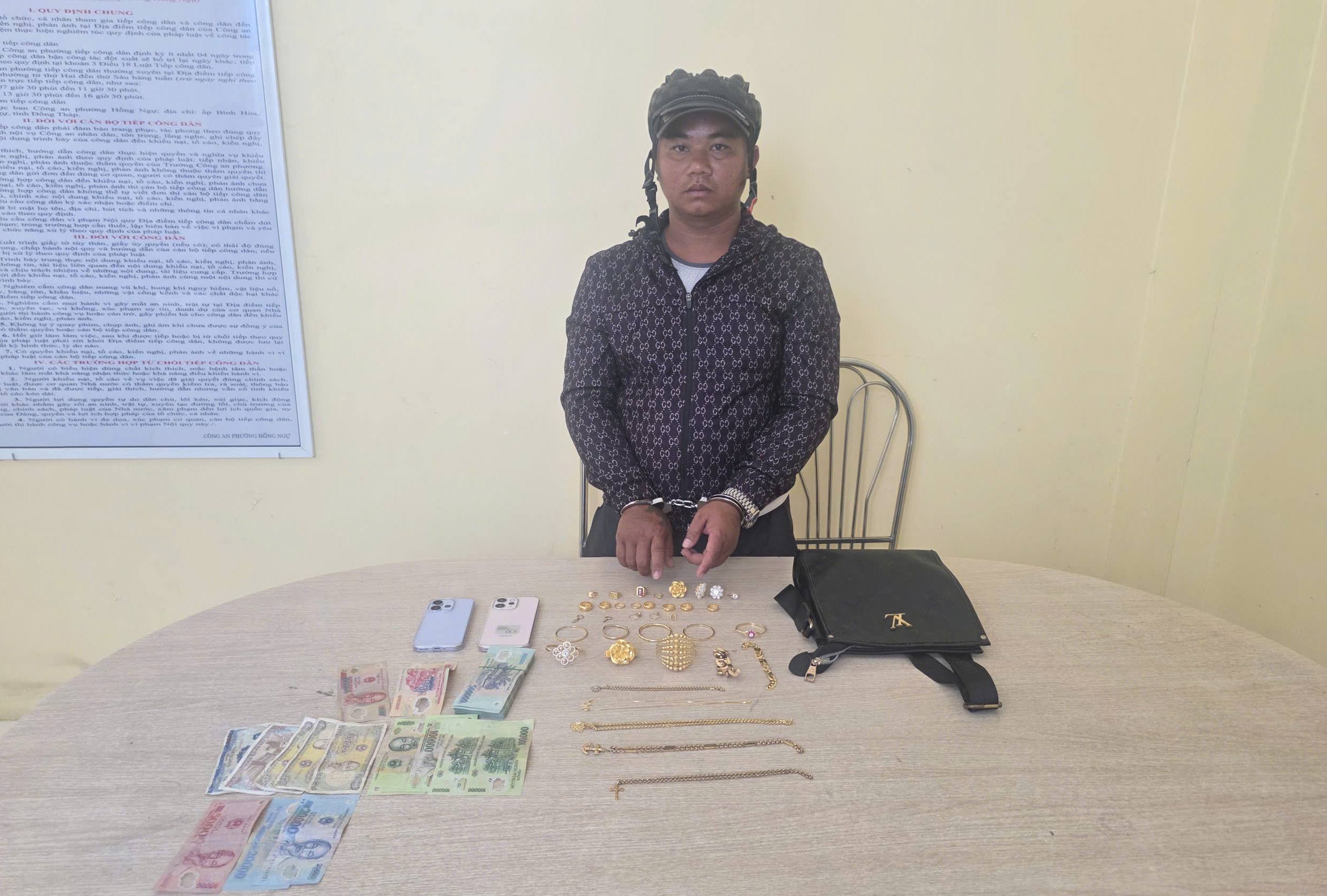 Nam thanh niên đột nhập nhà dân, phá két sắt trộm hơn một tỉ đồng