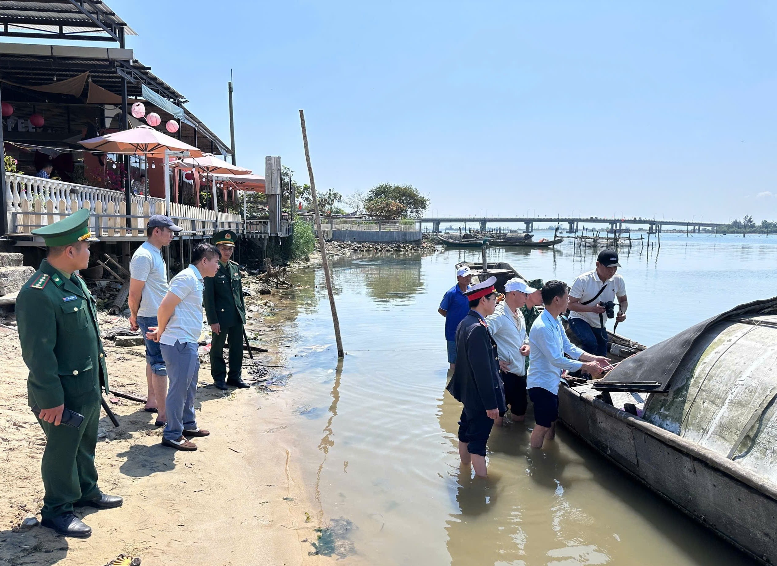 VKSND khu vực 1, TP Huế tham gia kiểm sát khám nghiệm vụ chìm đò tại Thuận An