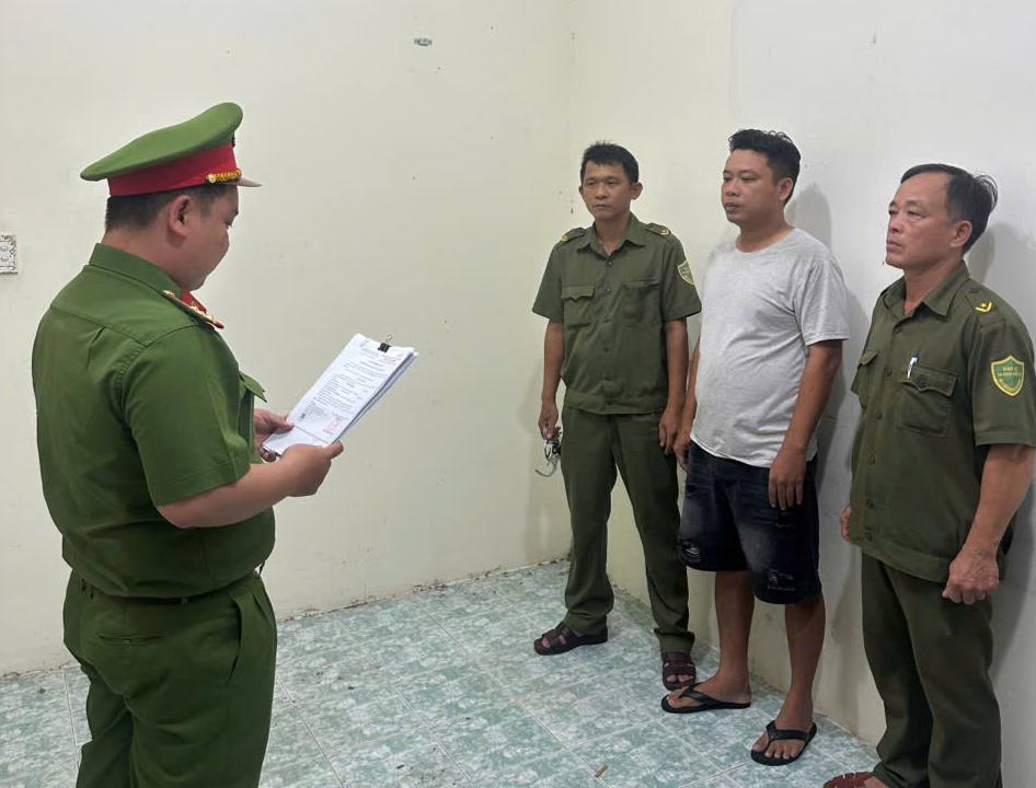 Bắt khẩn cấp người đàn ông hành hung tài xế taxi công nghệ