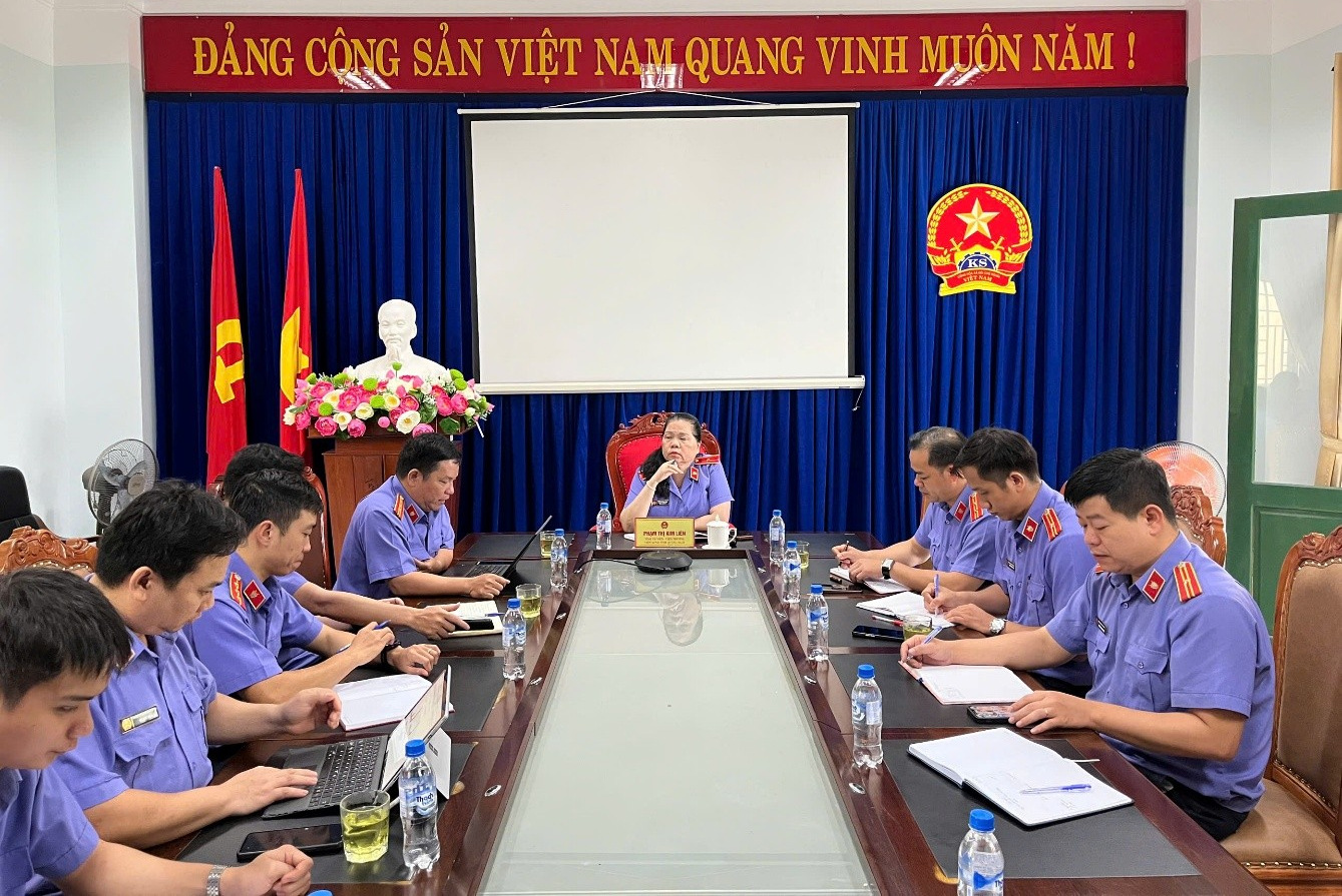 Viện trưởng VKSND tỉnh Quảng Ngãi chỉ đạo cuộc họp triển khai nền tảng án lý án hình sự