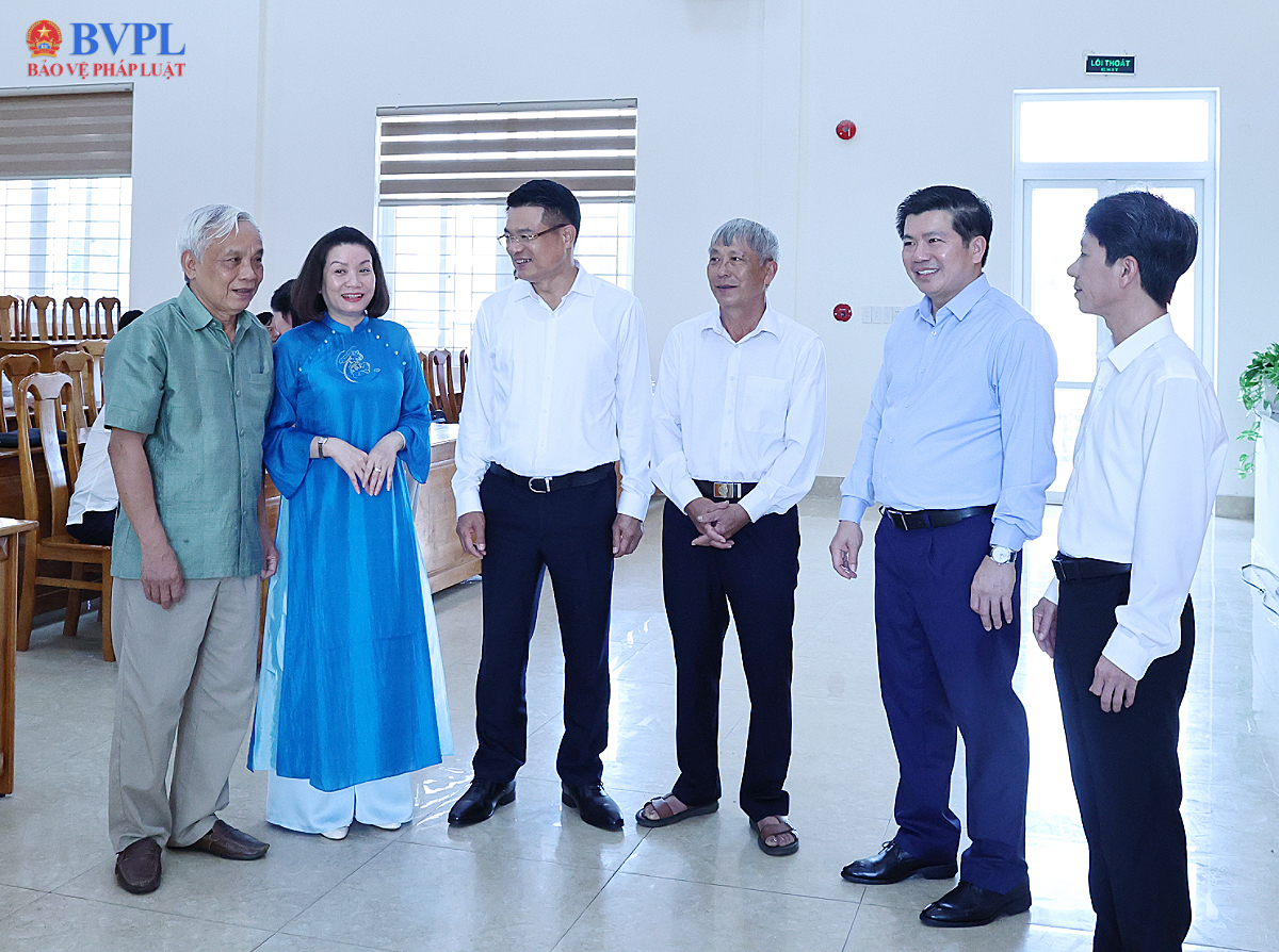 Viện trưởng Nguyễn Huy Tiến tiếp xúc cử tri tại phường Đồng Thuận và xã Nam Trạch