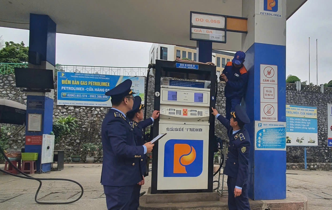 Xử lý nghiêm các hành vi găm hàng tạo khan hiếm nguồn cung, tự ý tăng giá xăng dầu