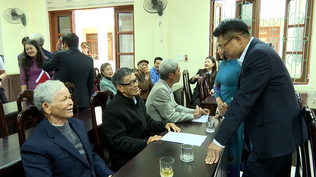 Viện trưởng Nguyễn Huy Tiến tiếp xúc cử tri tại 2 xã Hoàn Lão và Bố Trạch, tỉnh Quảng Trị