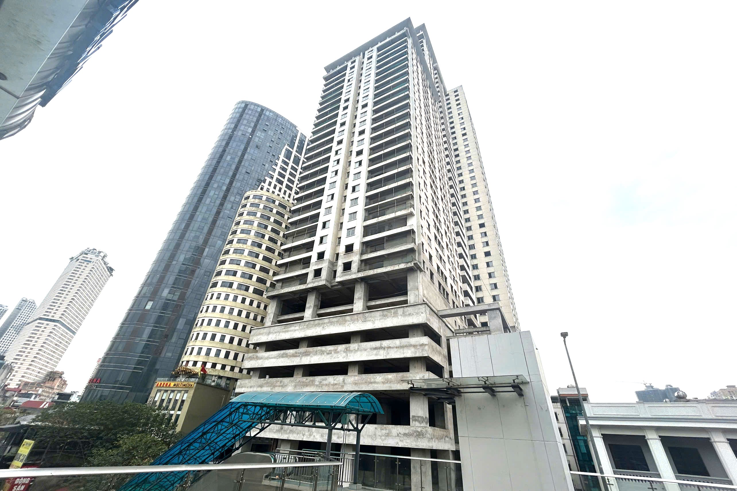 Những cỗ bê tông khổng lồ bỏ hoang - phơi bày sự lãng phí nguồn lực đất đai