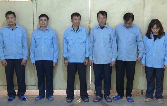 Hoãn xét xử dàn cựu lãnh đạo phường ở Hà Nội nhận hối lộ