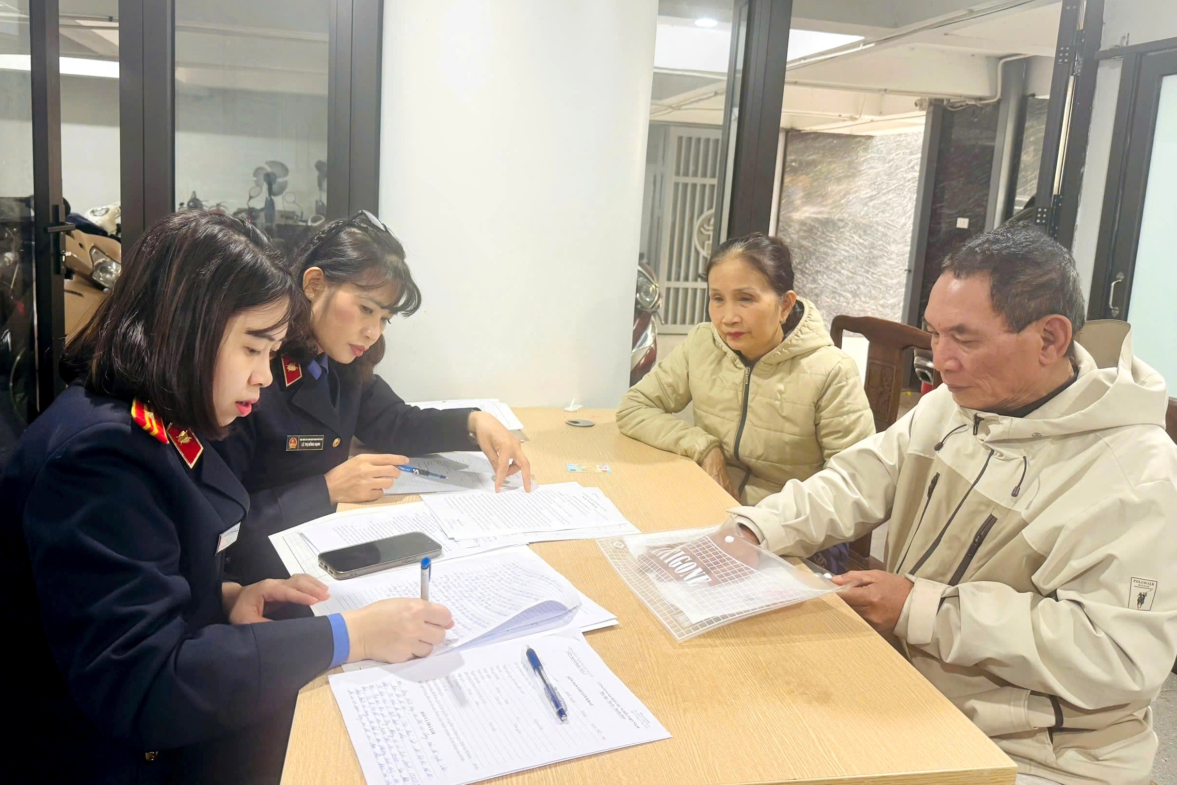 Từ lá đơn gửi Viện kiểm sát của người nhiều năm không có giấy tờ đến tấm căn cước