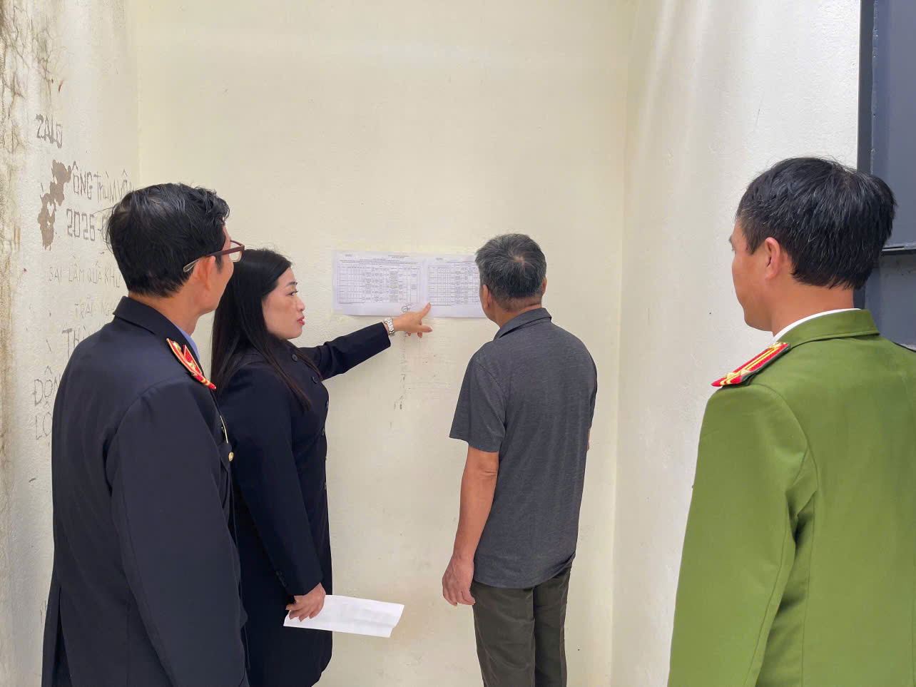 Kiểm sát việc đảm bảo việc thực hiện quyền bầu cử của người bị tạm giữ, tạm giam