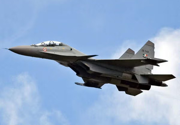 Tiêm kích tấn công tầm xa Su-30MKI rơi sau khi cất cánh