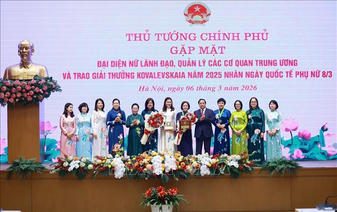 Thủ tướng Phạm Minh Chính đề xuất tổ chức giải thưởng “Phụ nữ tài năng, sáng tạo và cống hiến”