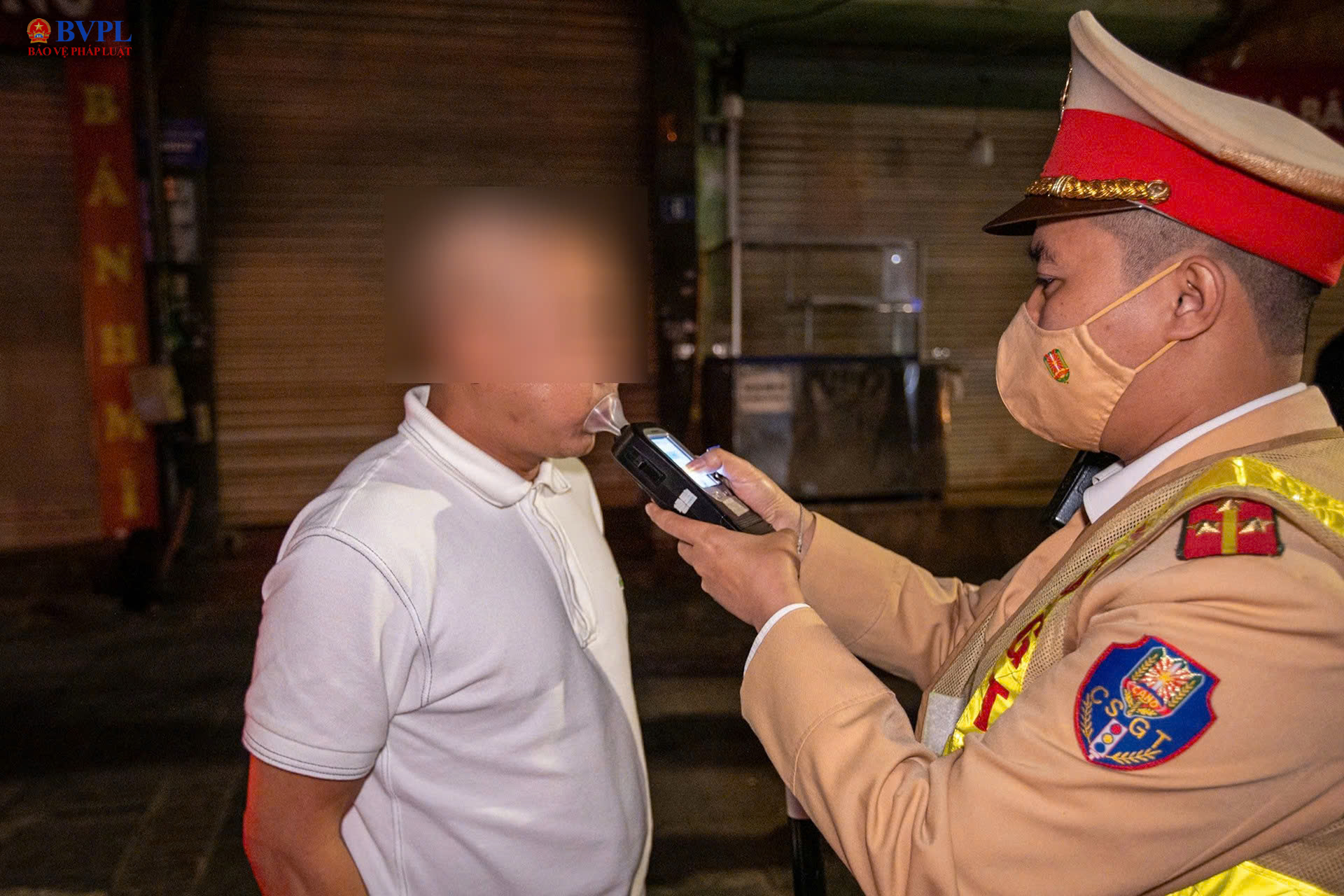 Theo dấu xe rời quán bia, CSGT Hà Nội phát hiện tài xế vi phạm “kịch khung”