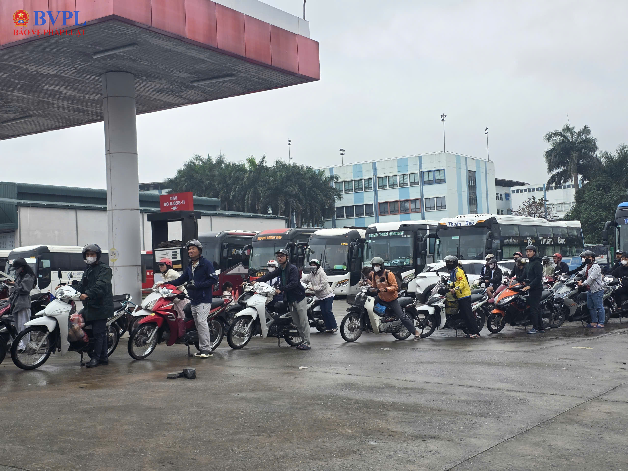 Tài xế tìm cách tiết kiệm chi phí khi giá xăng tăng