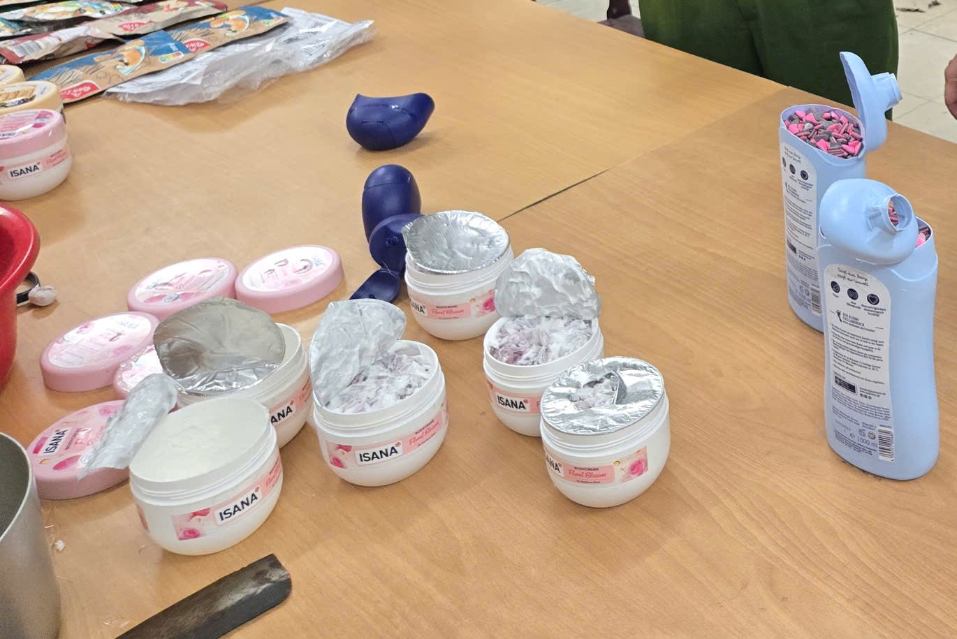 Hải quan cảnh báo hiện tượng vận chuyển ma túy trên các chuyến bay quá cảnh