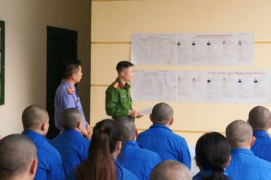 VKSND khu vực 3, tỉnh Lai Châu tuyên truyền pháp luật về bầu cử tại Phân trại tạm giam Phong Thổ