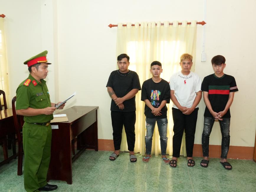 Khởi tố, bắt tạm giam 4 đối tượng về tội “gây rối trật tự công cộng”