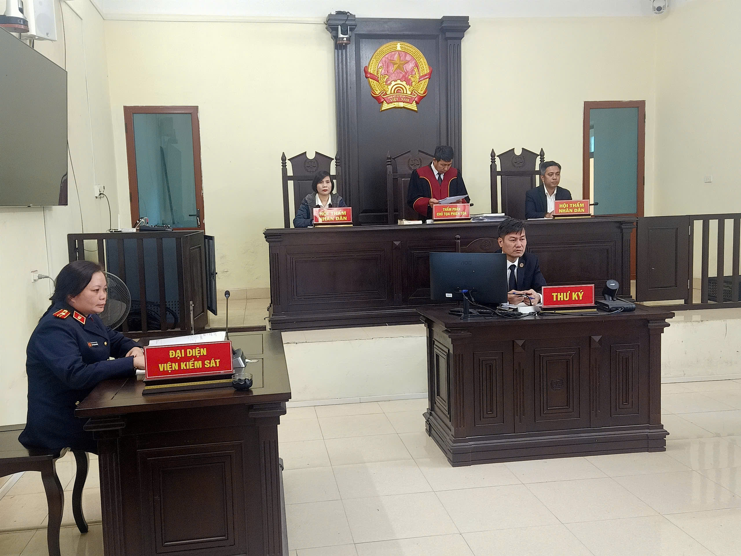 Nước mắt trẻ thơ tại một phiên tòa xét xử ly hôn và tranh chấp nuôi con