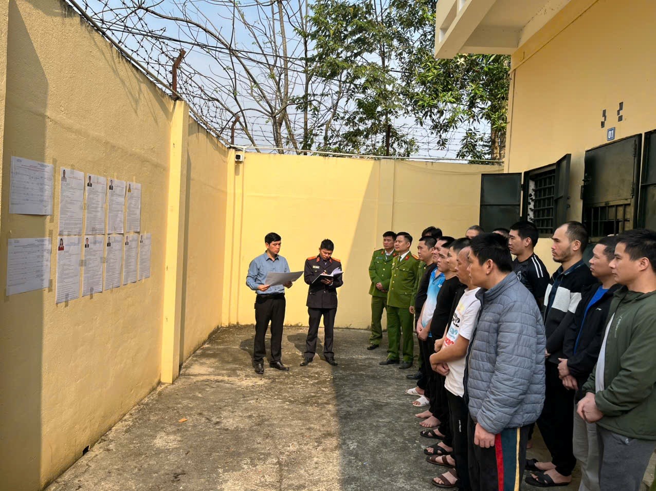 VKSND khu vực 2, 3 - Cao Bằng kiểm sát, tuyên truyền bảo đảm quyền bầu cử tại các phân trại tạm giam