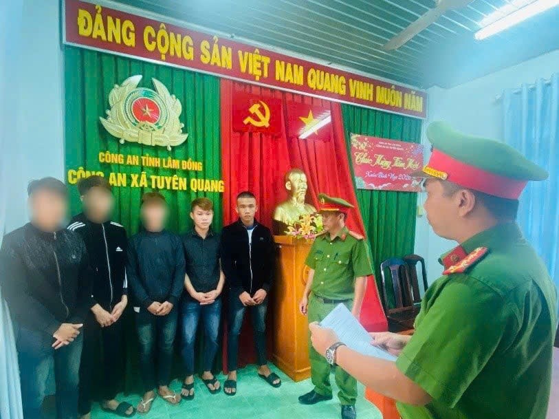 Thi hành Lệnh bắt 2 bị can trong vụ án “Cố ý gây thương tích”