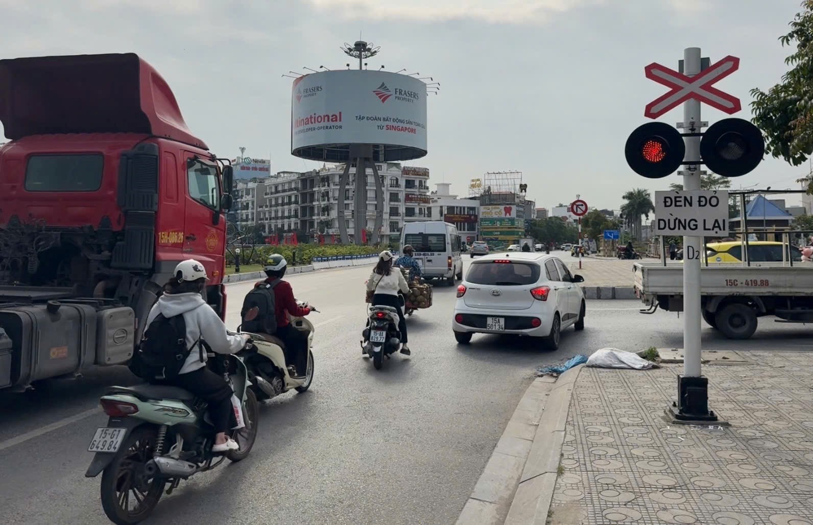 37 phương tiện ở Hải Phòng bị xử phạt vì vi phạm hành lang đường sắt