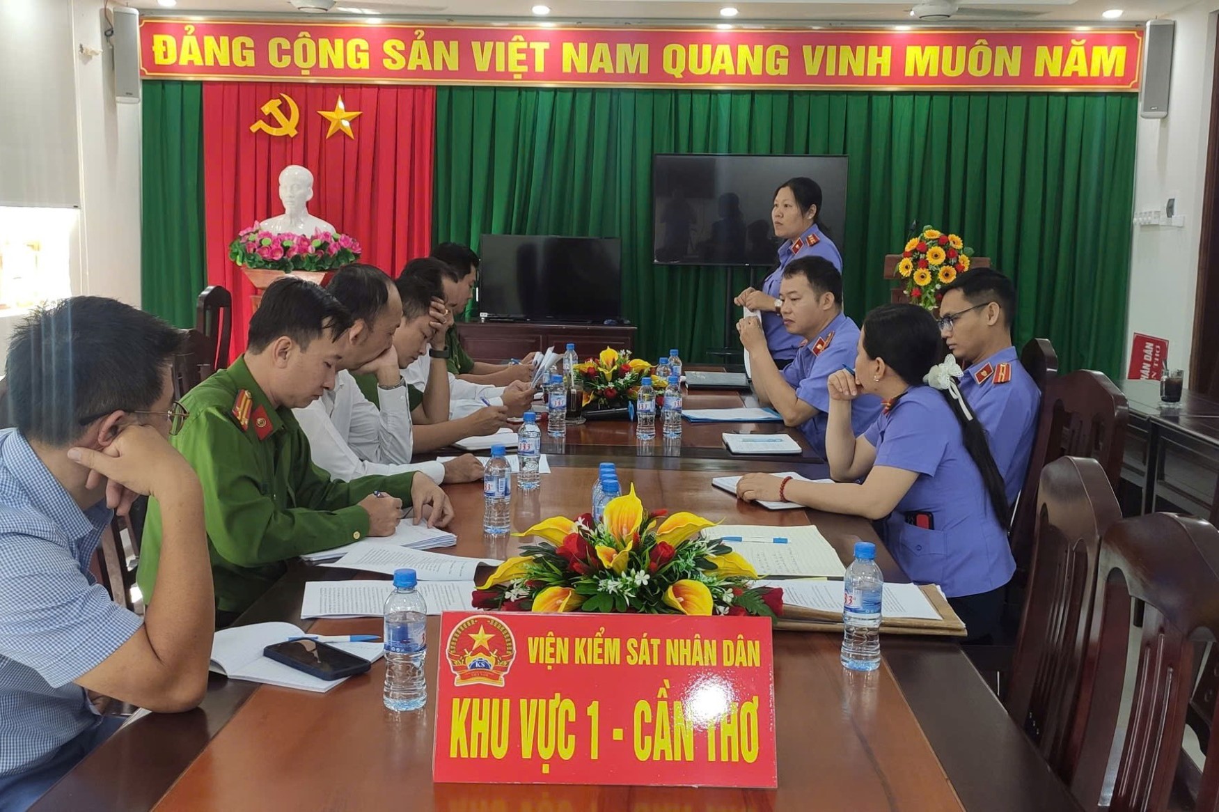 VKSND Khu vực 1 – Cần Thơ công bố dự thảo kết luận trực tiếp kiểm sát tại UBND phường