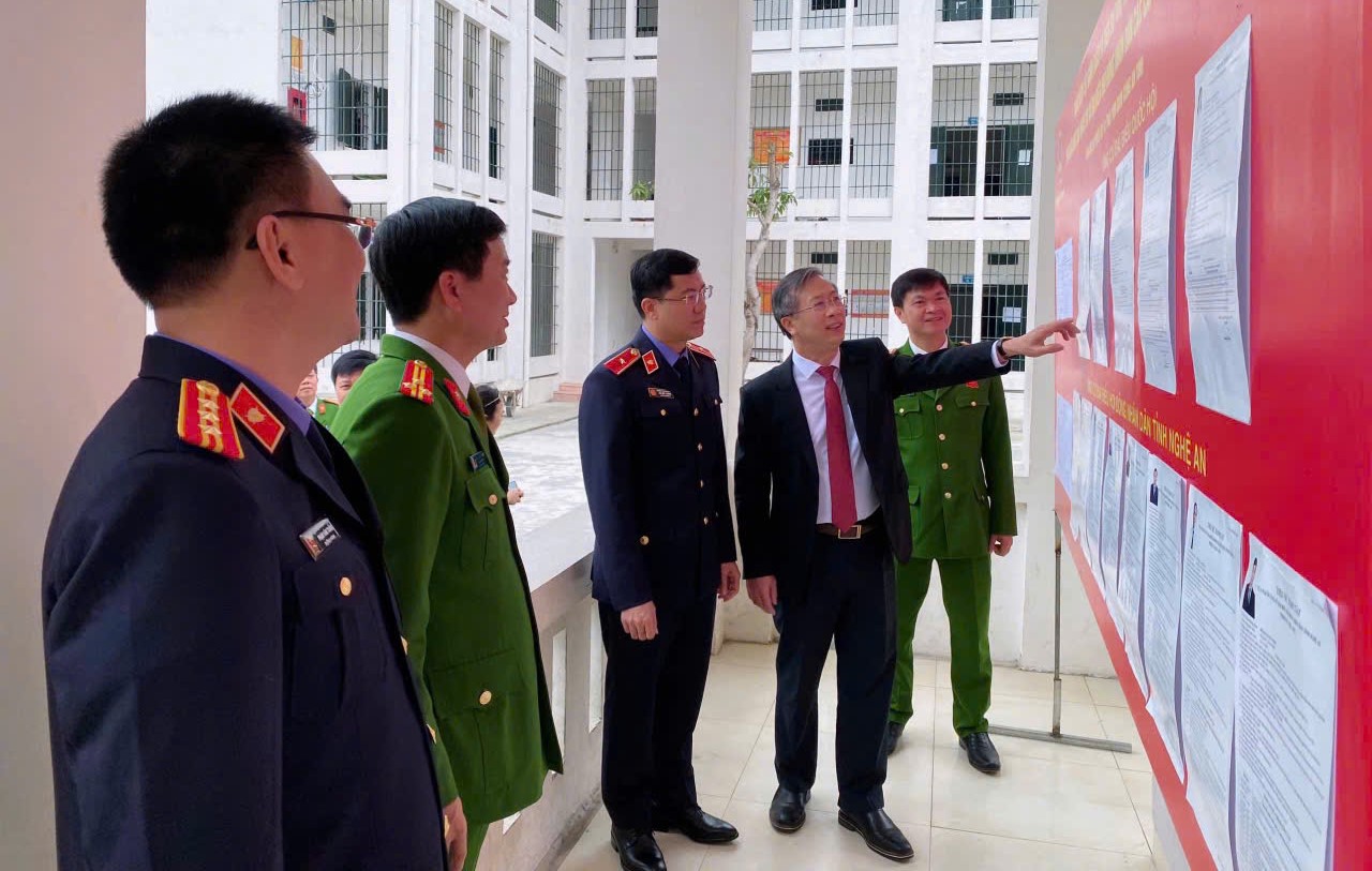 VKSND tỉnh Nghệ An kiểm sát việc thực hiện quyền bầu cử của người bị tạm giữ, tạm giam