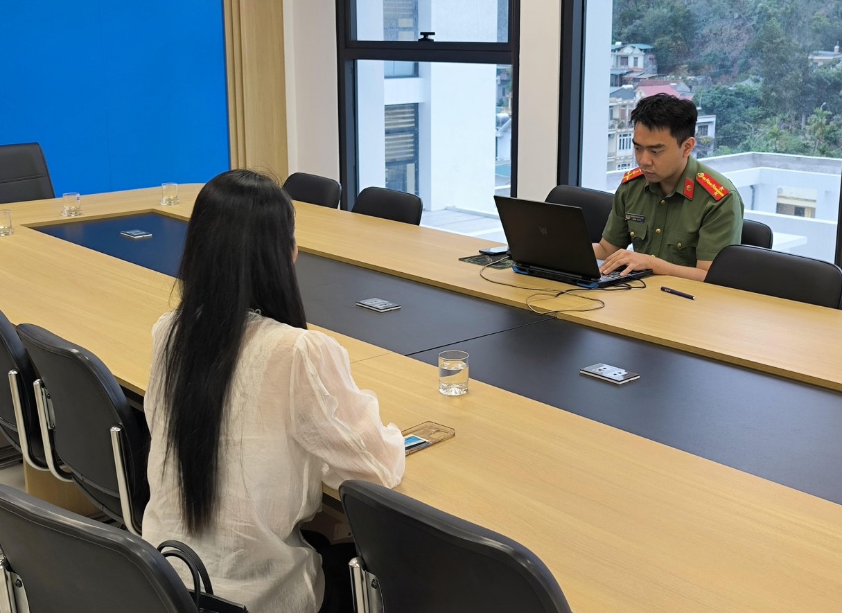 Đăng tin mang vàng đã mua tích trữ đi bán mới phát hiện vàng giả, một phụ nữ bị xử phạt