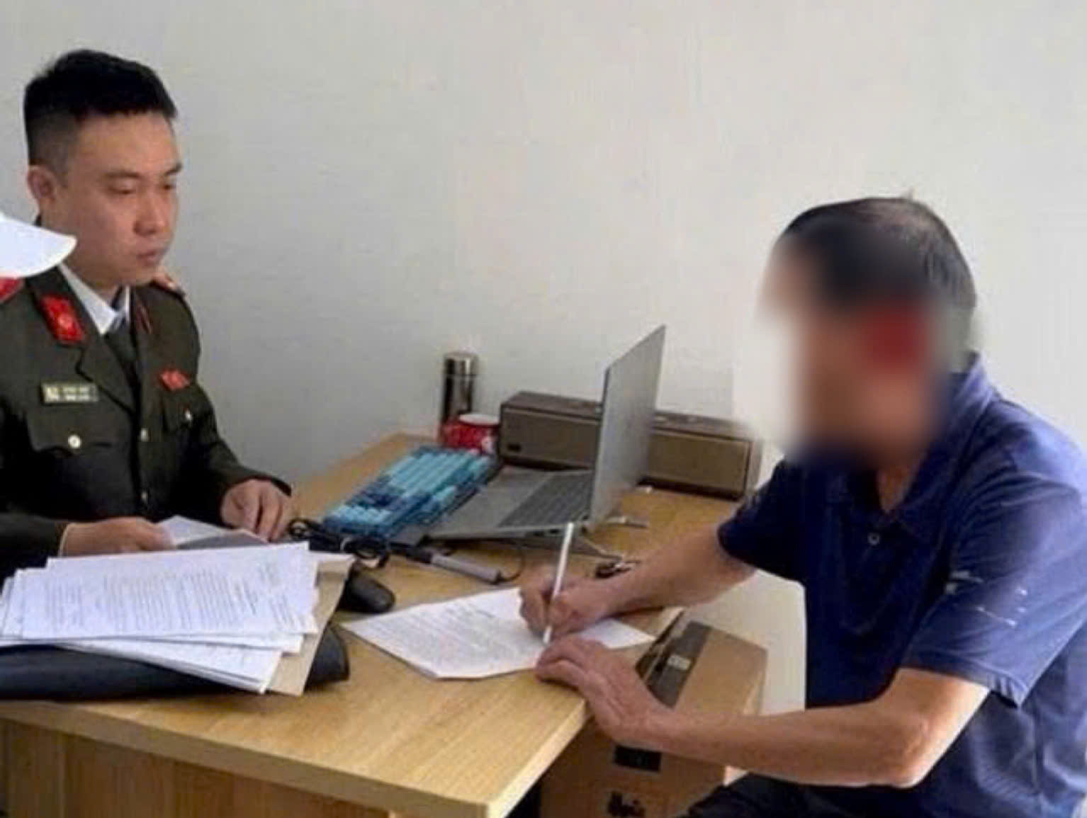 Đăng clip xuyên tạc trên TikTok, một người đàn ông bị phạt 7,5 triệu đồng