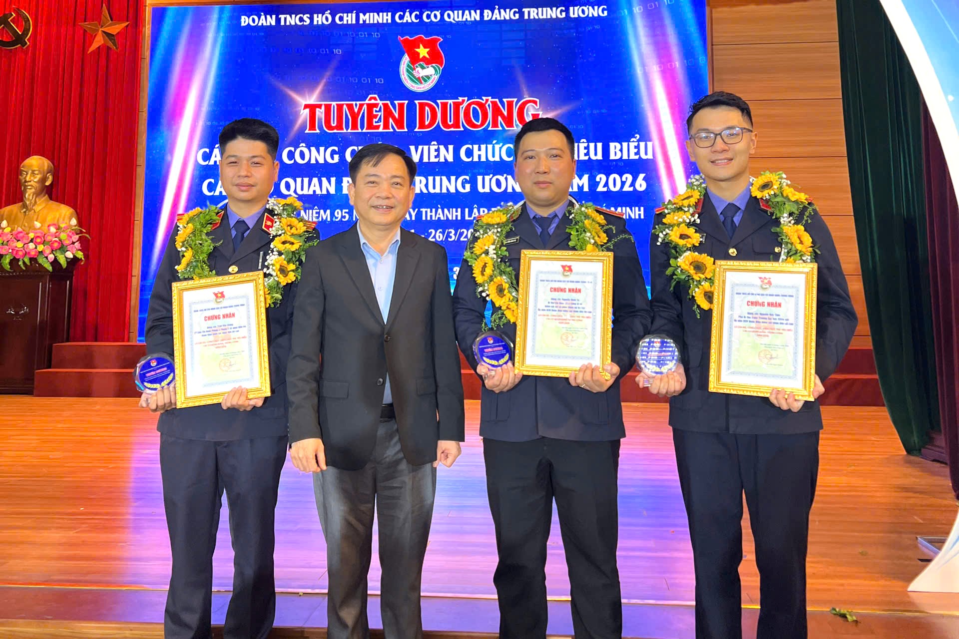 Tuyên dương cán bộ, công chức, viên chức trẻ tiêu biểu các cơ quan Đảng Trung ương