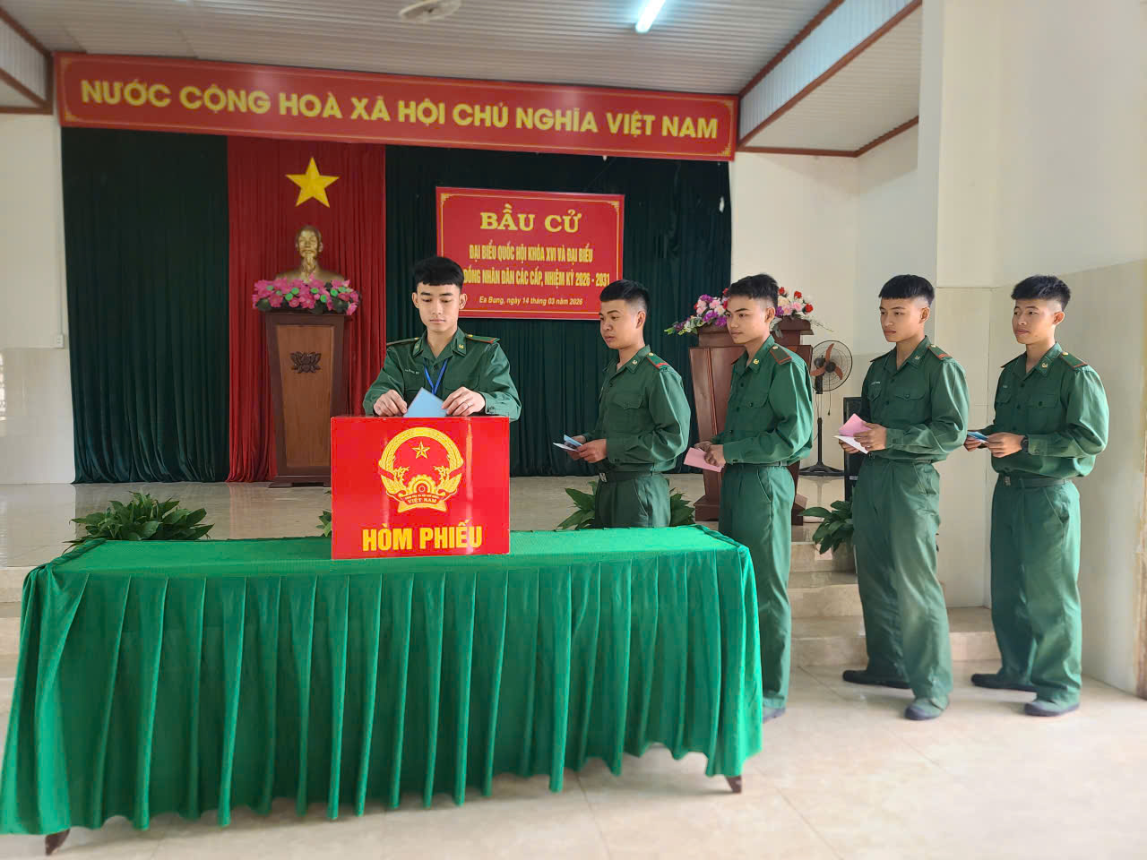 Lực lượng vũ trang Đắk Lắk bỏ phiếu sớm, sẵn sàng bảo vệ ngày hội toàn dân