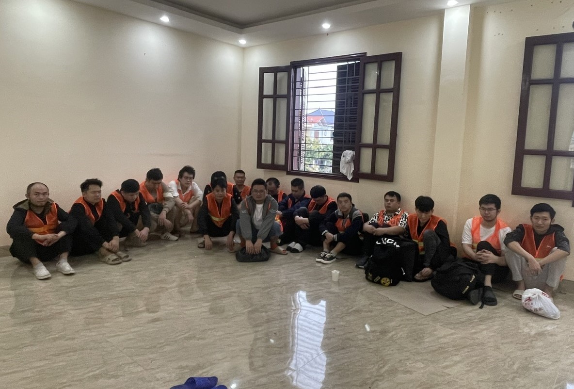 Kiểm tra cư trú, phát hiện 12 người Trung Quốc nhập cảnh trái phép