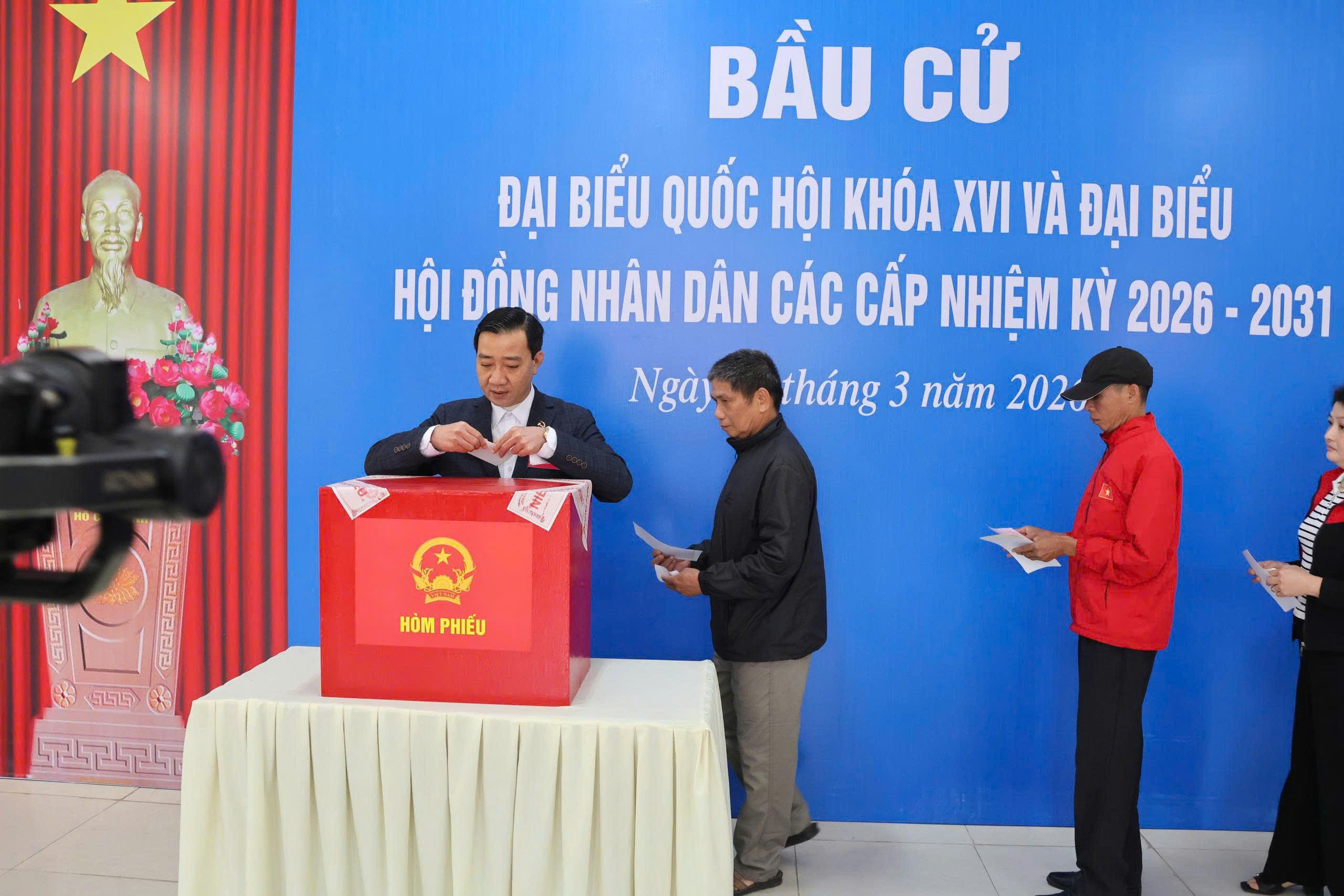 Cử tri Bạch Long Vĩ phấn khởi đi bầu cử sớm