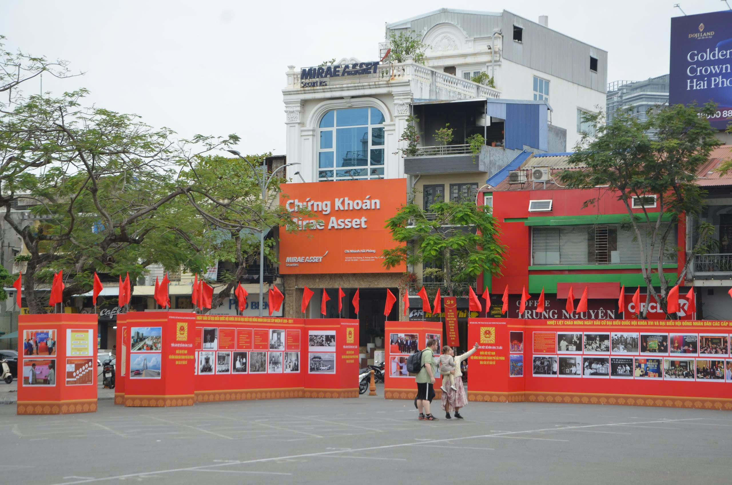 Không khí bầu cử lan tỏa khắp phố phường Hải Phòng