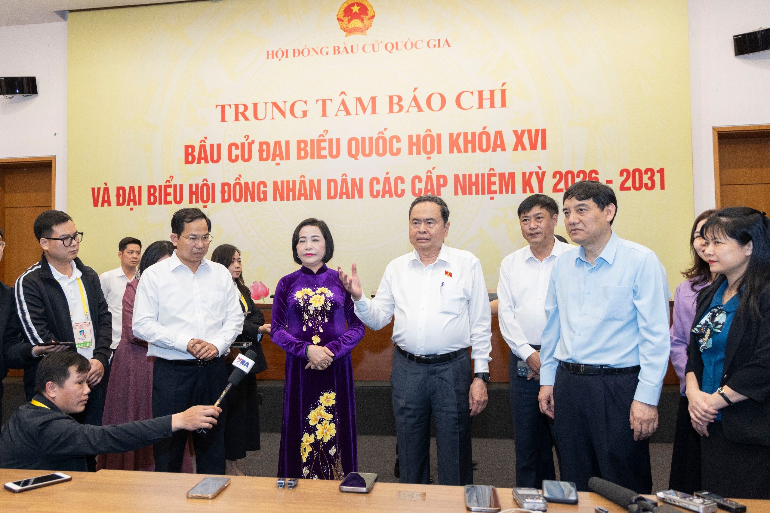 Chủ tịch Quốc hội ghi nhận nỗ lực của đội ngũ những người làm báo đối với cuộc bầu cử