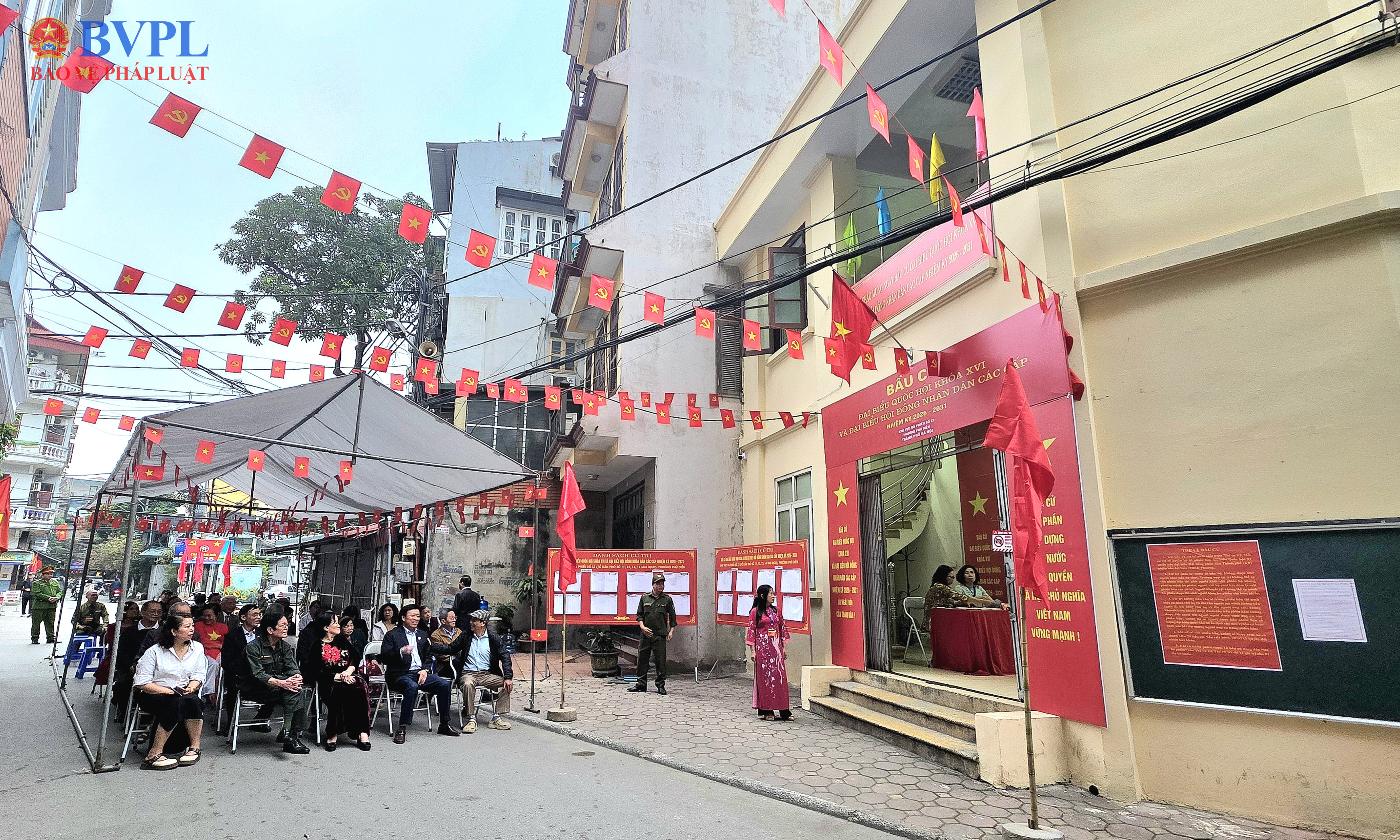 Cử tri Hà Nội nô nức đi bầu cử Gửi gắm kỳ vọng vào chặng đường 5 năm tới